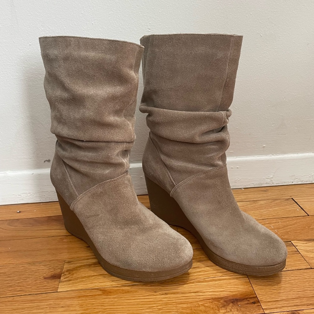 White Mountain Oracle Slouchy Wedge Boots in Dust